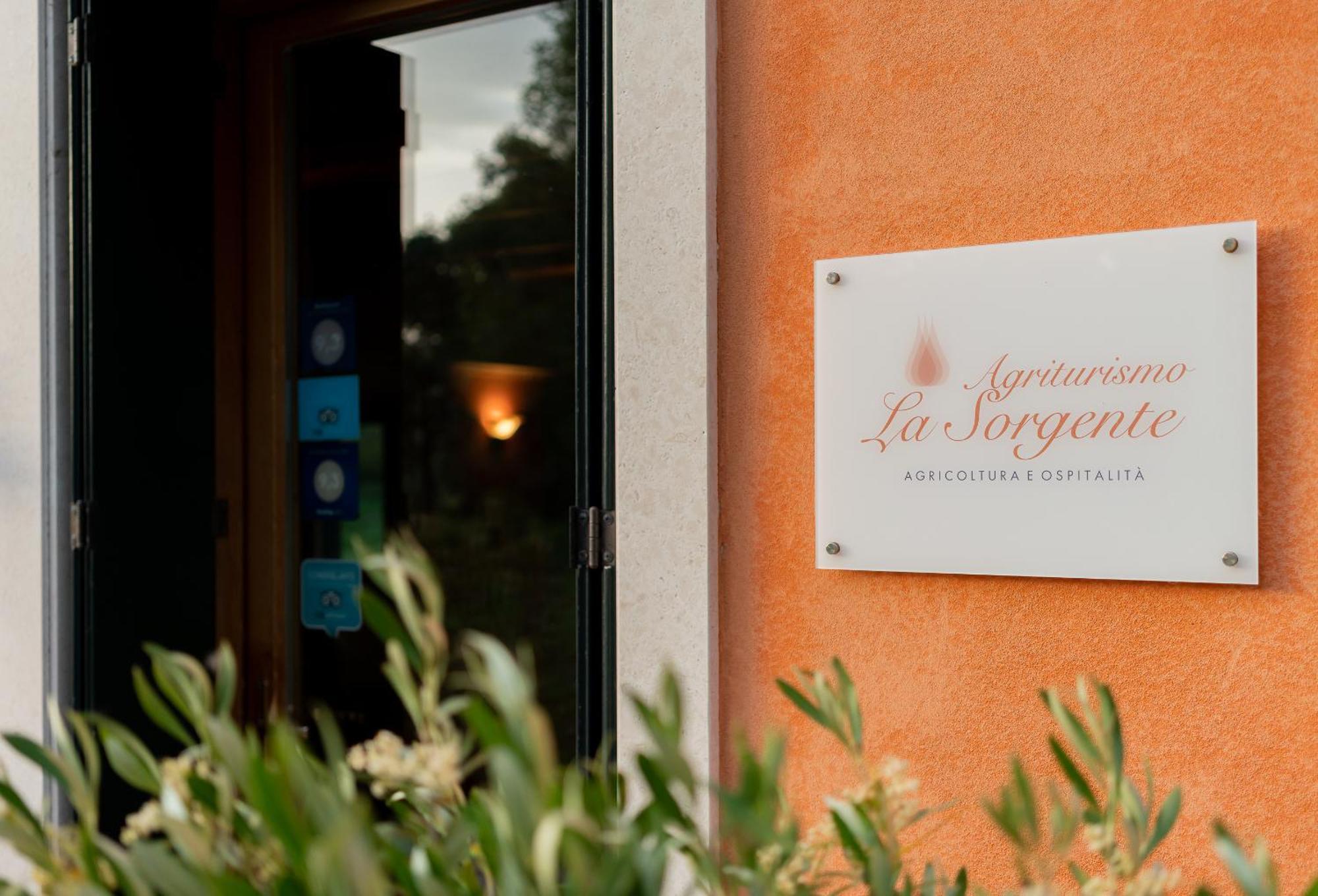 Agriturismo La Sorgente Camerano Luaran gambar